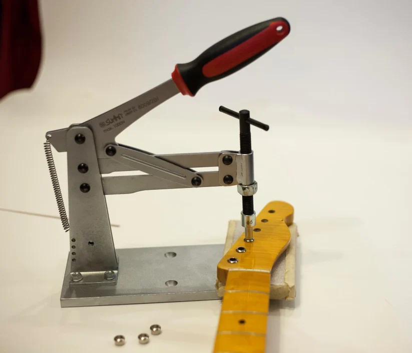 SUMMIT Multitask Press Attachment for 6mm Guitar Bushings - Image 2
